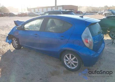 2012 Toyota Prius C Three из США, поврежденный, VIN JTDKDTB36C1511507
